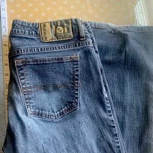 L.E.I. Size 9 wide leg jeans - gently used